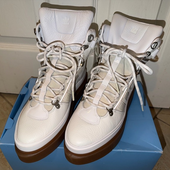 IVY PARK White and Brown Winter Boots - Picture 1 of 7